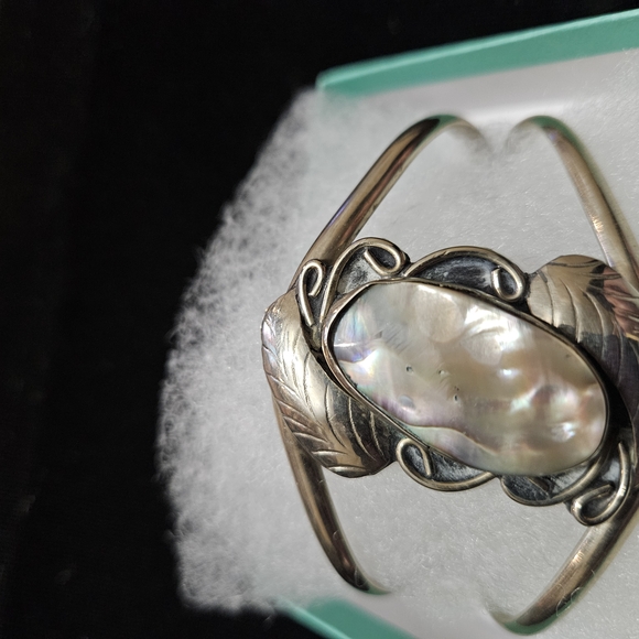 Silver And Abolone Cuff Bracelet - Picture 3 of 4